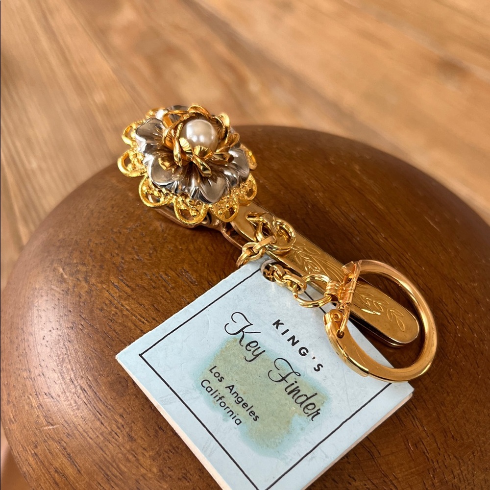 Vintage King’s Key Finder Gold & Silver Toned Floral Design with Center Pearl